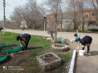 В Горном прошел общепоселковый субботник