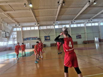 Началась игра за 3 - 4 места сегодняшних соревнований по баскетболу