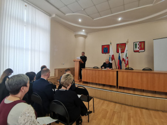Сегодня под руководством главы Краснопартизанского района Юрия Бодрова состоялось первое в 2025 году заседание комиссии по противодействию злоупотреблению наркотическими средствами и их незаконному обороту