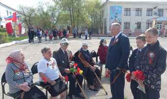 76-годовщина Великой Победы: возложение цветов и праздничная программа