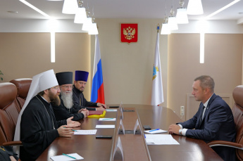 Губернатор Роман Бусаргин провел встречу с митрополитом Саратовским и Вольским Игнатием