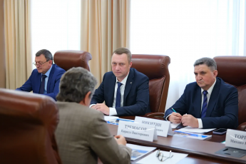 Совместная работа правительства Саратовской области и Банка России по усилению информационного взаимодействия и повышению финансовой грамотности населения обсуждалась в рамках встречи губернатора Романа Бусаргина с советником Председателя Банка России