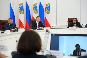 Губернатор Саратовской области Роман Бусаргин провел постоянно действующее совещание с зампредами правительства, министрами и руководителями ведомств, а также главами районов