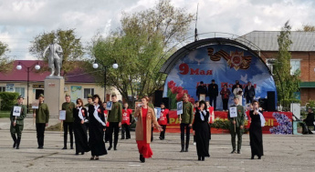 Торжественный митинг, посвящённый 79-й годовщине Победы в Великой Отечественной войне состоялся сегодня на Центральной площади поселка Горный