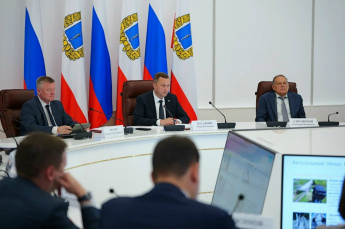 Губернатор Саратовской области Роман Бусаргин провел постоянно действующее совещание с зампредами Правительства, министрами и руководителями ведомств, а также главами районов