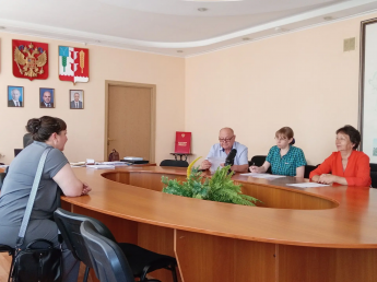 Глава Юрий Бодров провел заседание межведомственной комиссии по увеличению поступлений доходов в районный бюджет, вопросам заработной платы и контролю за поступлением страховых взносов 
