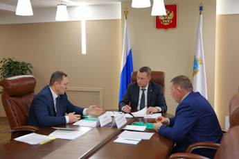 На встрече с начальником управления региональной безопасности Юрием Юриным и Героем России Александром Янкловичем Губернатор Саратовской области обсудил несколько важных направлений, связанных с поддержкой наших участников СВО