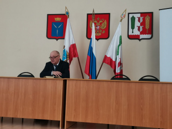 Реализация программ, инвентаризация строений, очистка дорог, вывоз мусора, подготовка к паводку - вопросы повестки ПДС с руководителями учреждений   