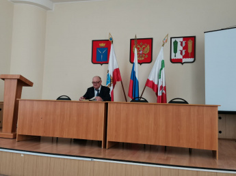 В рамках постоянно действующего совещания с руководителями учреждений и организаций глава Краснопартизанского района обсудил актуальные вопросы жизнеобеспечения