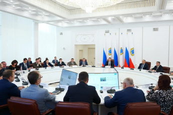 Губернатор Роман Бусаргин провел постоянно действующее совещание с заместителями председателя правительства, министрами, а также главами районов.