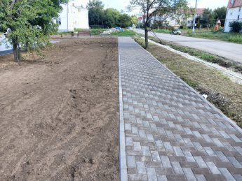 На Центральной площади поселка Горный завершены работы по благоустройству тротуарной зоны