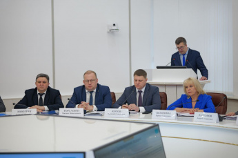 Губернатор Саратовской области Роман Бусаргин провел постоянно действующее совещание с зампредами Правительства, министрами и руководителями ведомств, а также главами районов
