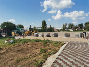 На Центральной площади поселка Горный продолжаются работы по благоустройству