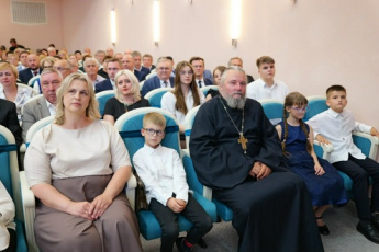 В правительстве Саратовской области губернатор вручил государственные и региональные награды жителям