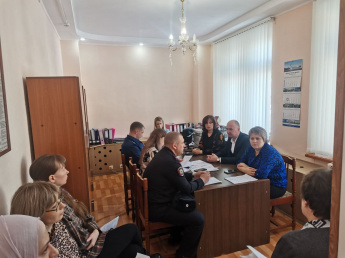 Рассмотрение дел, утверждение программы и о выявлении несовершеннолетних, склонных к деструктивному поведению - в рамках 5-го заседания КДН 