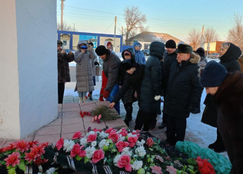 В поселке горный прошел митинг, посвященный Дню Героев Отечества