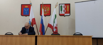 Глава Краснопартизанского района Юрий Бодров провел очередное постоянно действующее совещание с руководителями учреждений и организаций района