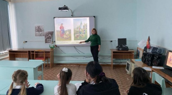 Воспитанники детского объединения "Наш край" районного Дома детского творчества с пользой проводят время