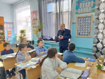 Глава Краснопартизанского района Юрий Бодров провел встречи с жителями сел Толстовка и Беленка