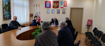 Сегодня глава Краснопартизанского района Юрий Бодров провел личный приём граждан по общим вопросам