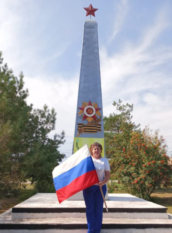 Сегодня, 22 августа 2025 года, в День Государственного Флага России жители нашей страны поздравляют друг друга с праздником, желают мира, добра,  процветания нашей родине и всем живущим в ней гражданам.