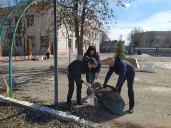 Трудовые коллективы Краснопартизанского района приняли участие в субботнике