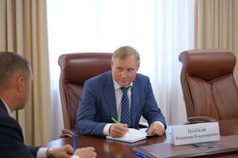 Губернатор Роман Бусаргин провел встречу с и.о. заместителя председателя Правительства области Владимиром Поповым, который сегодня приступил к работе