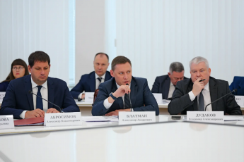 Губернатор Саратовской области Роман Бусаргин провел постоянно действующее совещание с зампредами Правительства, министрами и руководителями ведомств, а также главами районов