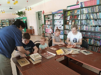 В Рукопольской сельской библиотеке "полечили" книги